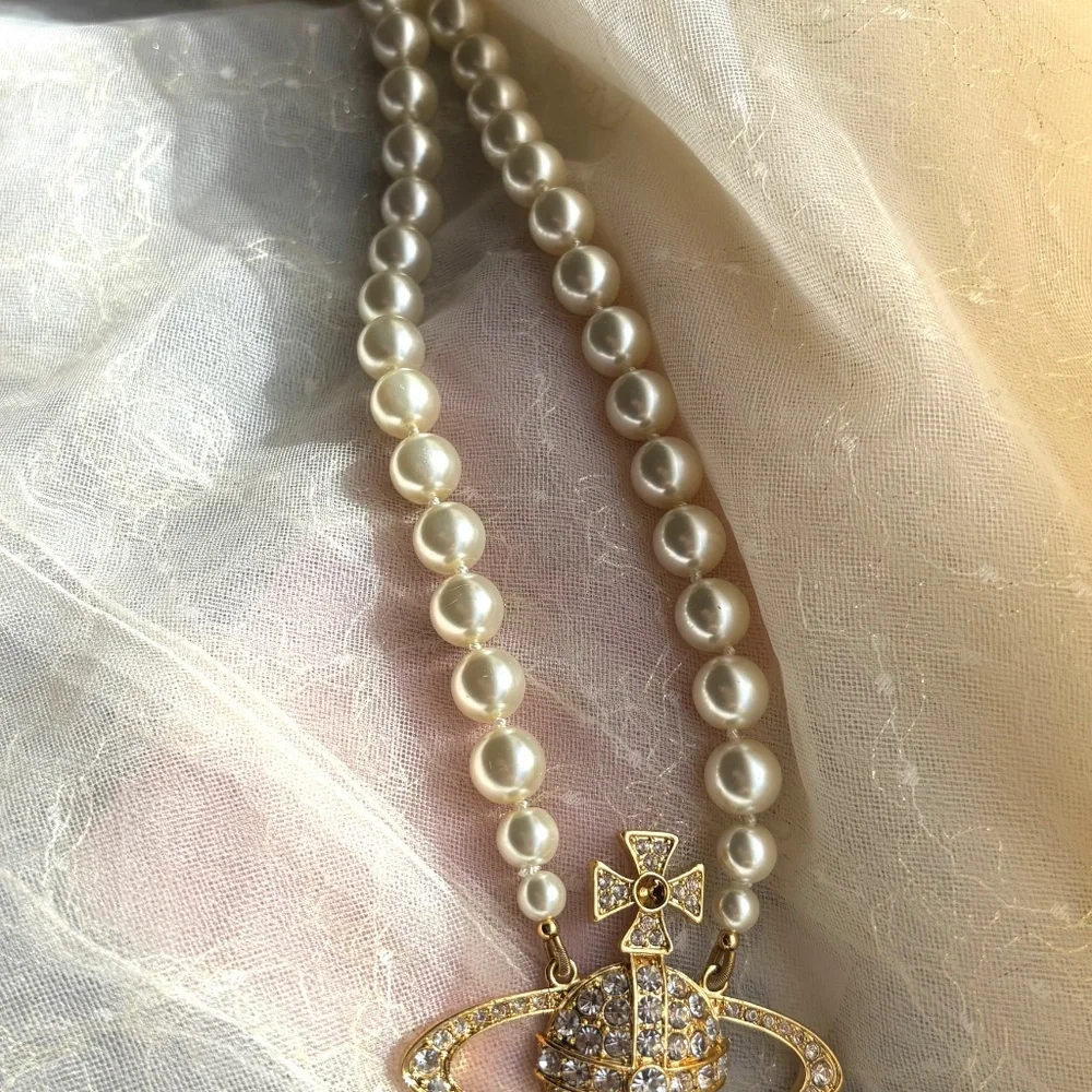 Vivienne Westwood Jumbo Pearl Saturn Orb Gold Austrian Crystal Necklace - Picture 10 of 12